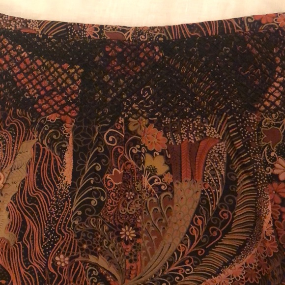 100% Silk Beautiful skirt from Hugo Boss. - Picture 2 of 7